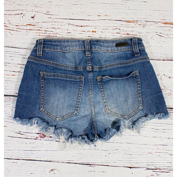 Tinseltown Jean Shorts Juniors Sz 3/4 Blue Cutoff Raw Hem Embroidered Red Flower - Picture 3 of 10